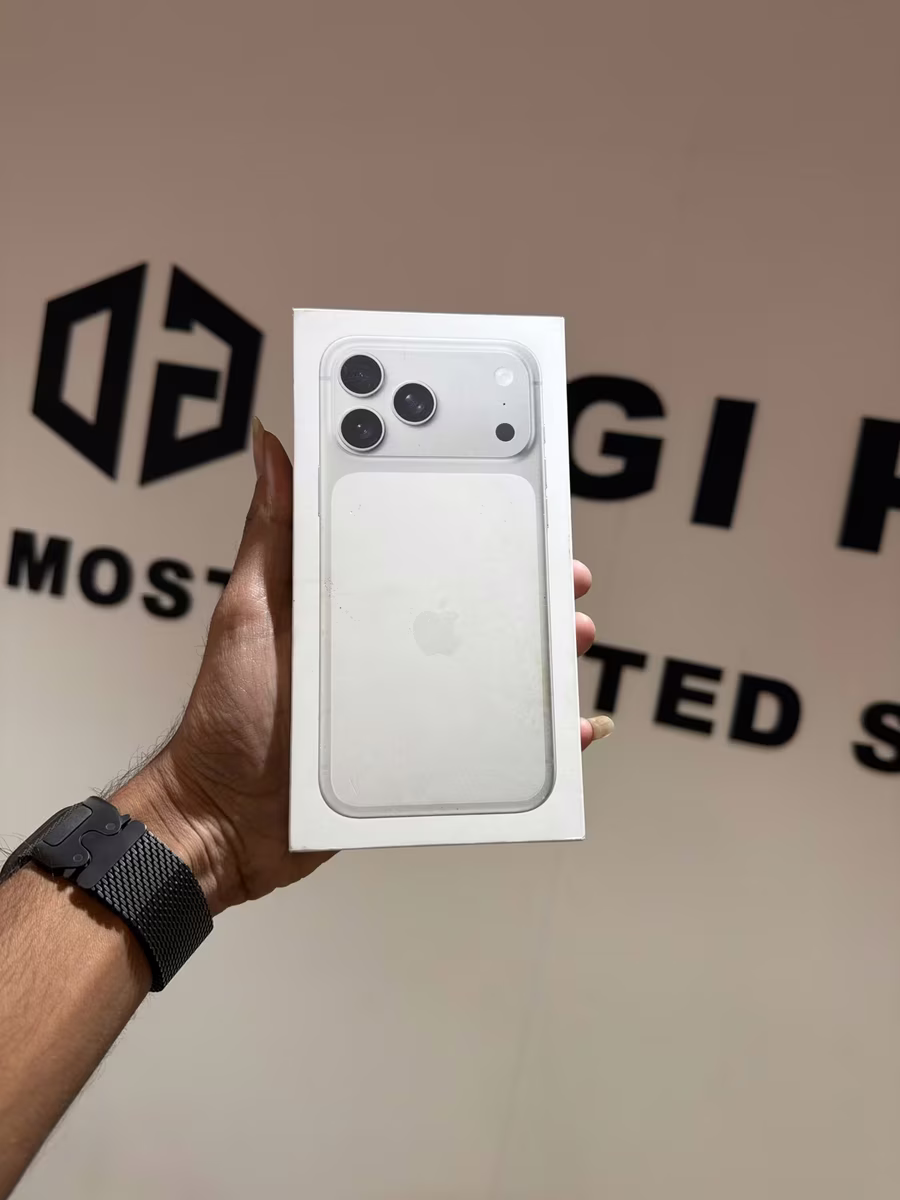 iPhone 17 Pro Max Silver, front