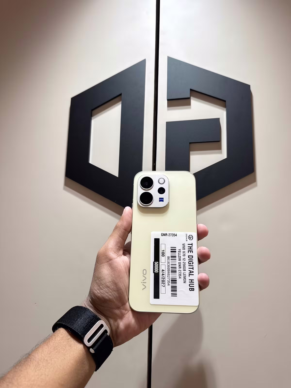 Vivo V70 12-256Gb Lemon Yellow