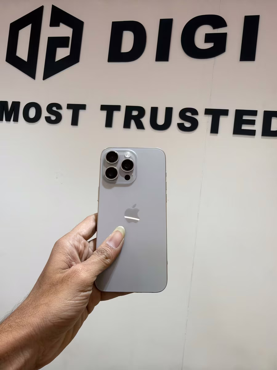 iPhone 15 Pro Max Natural Titanium, front