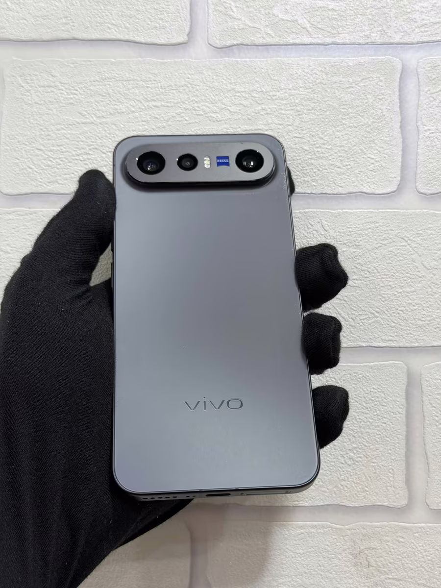 Vivo X300 FE Black, front