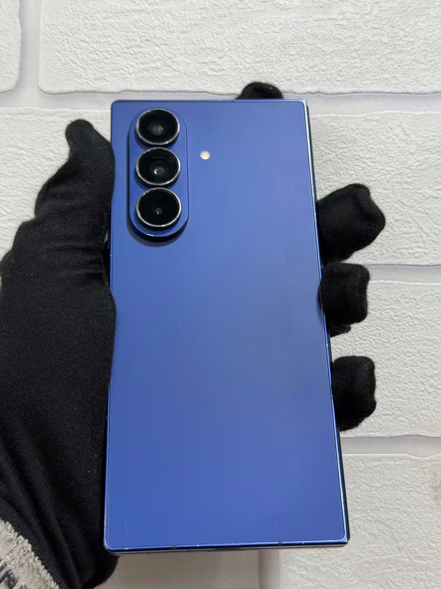 Galaxy Z Fold 7 Blue, front