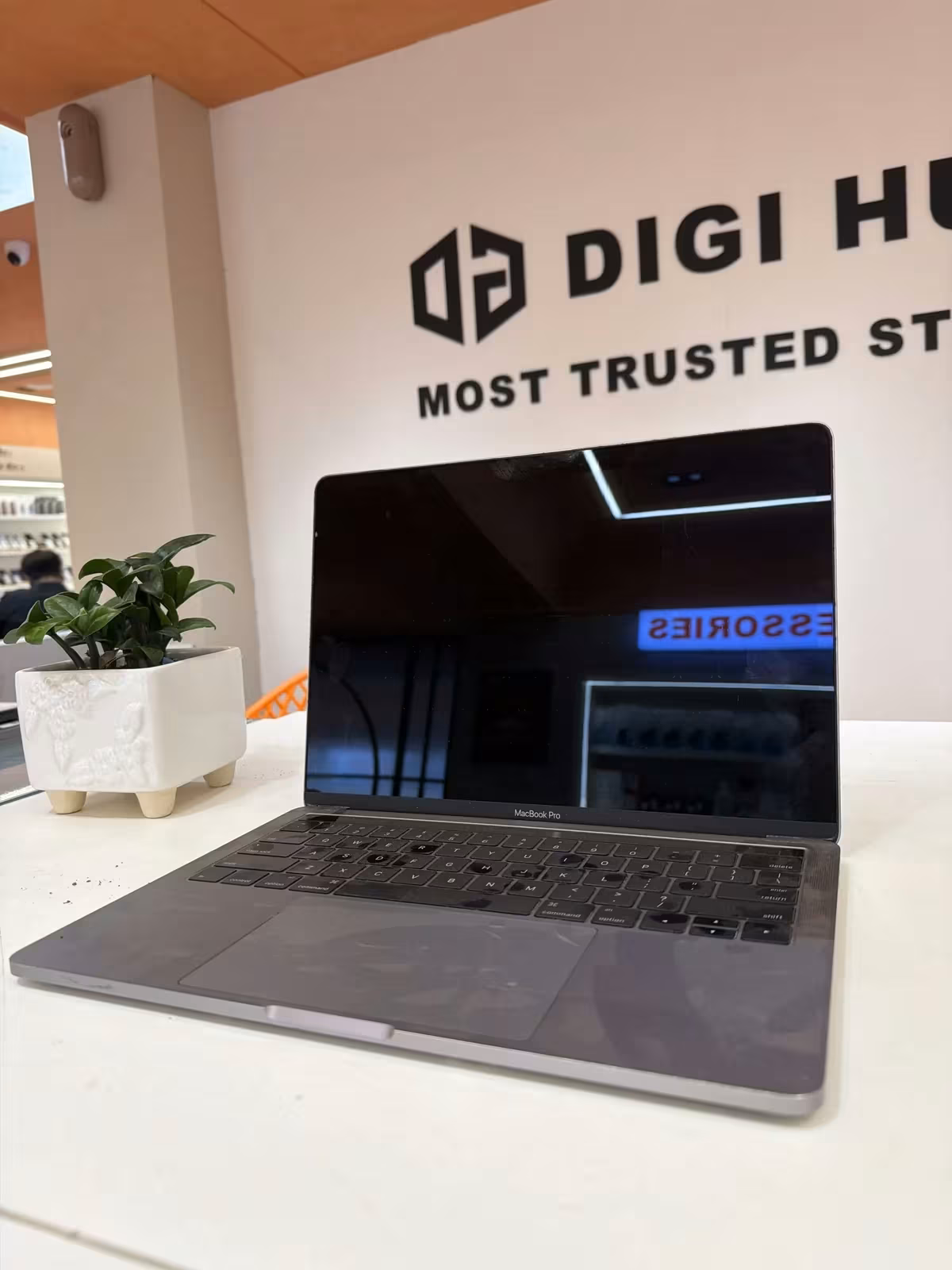 Macbook Pro 13 Inch I5 8GB 256GB Gray Pgtfj