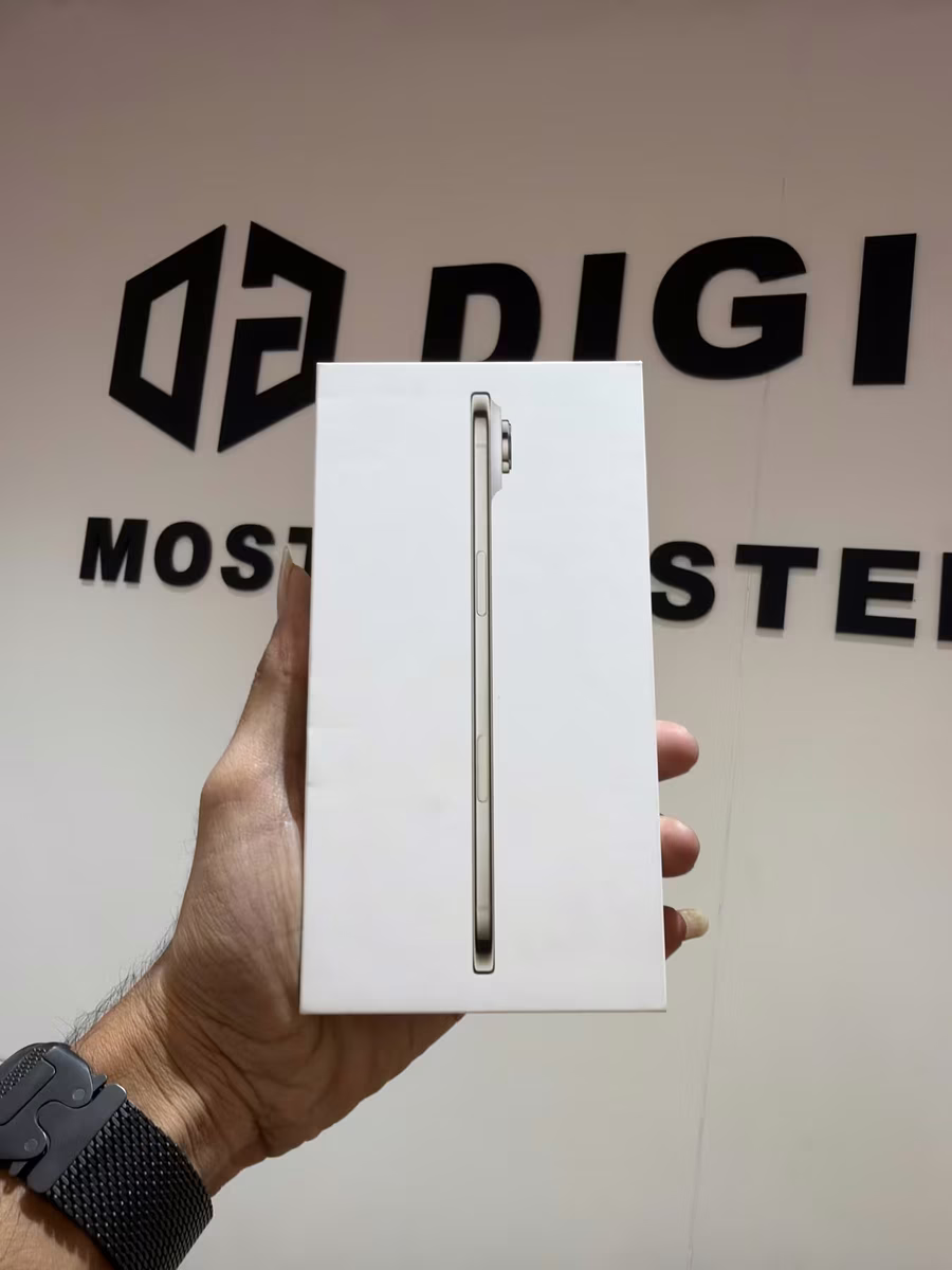 iPhone 17 Air 256 Gold Gold, front