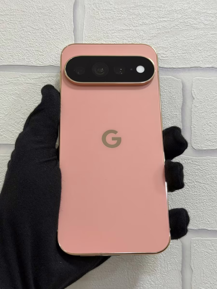 Google Pixel 11 Pro Xl Canyon, front