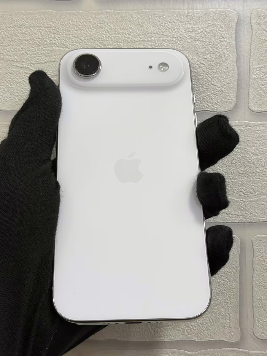 iPhone 17 Air White, front
