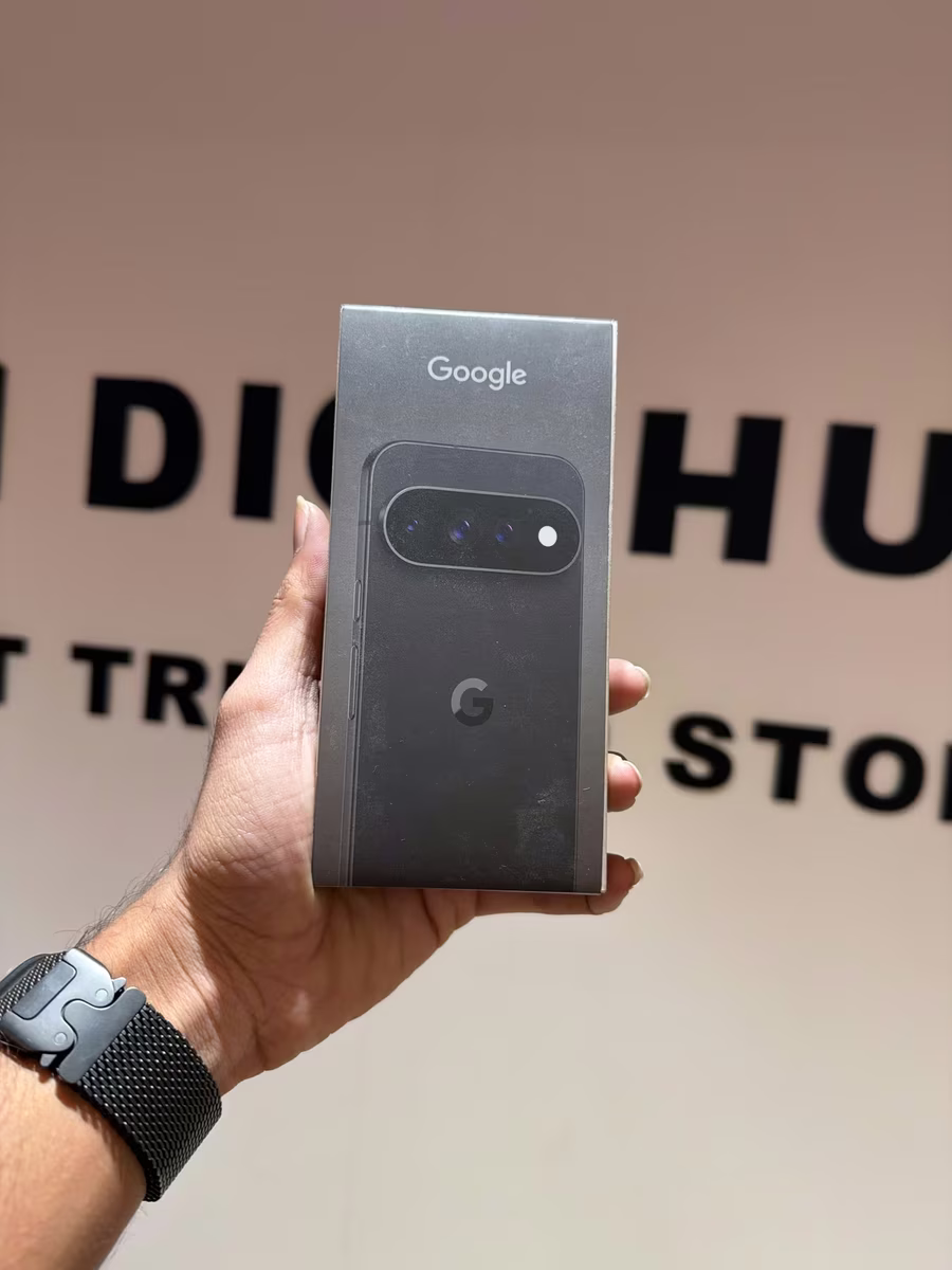 Google Pixel 11 Pro Obsidian, front