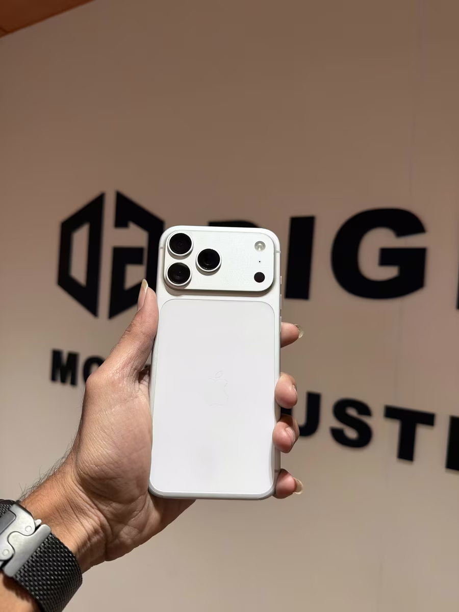 iPhone 17 Pro Max Silver, front