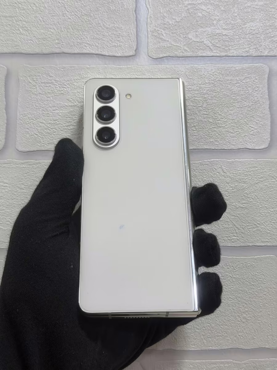 Galaxy Z Fold 5 12– Cream, front