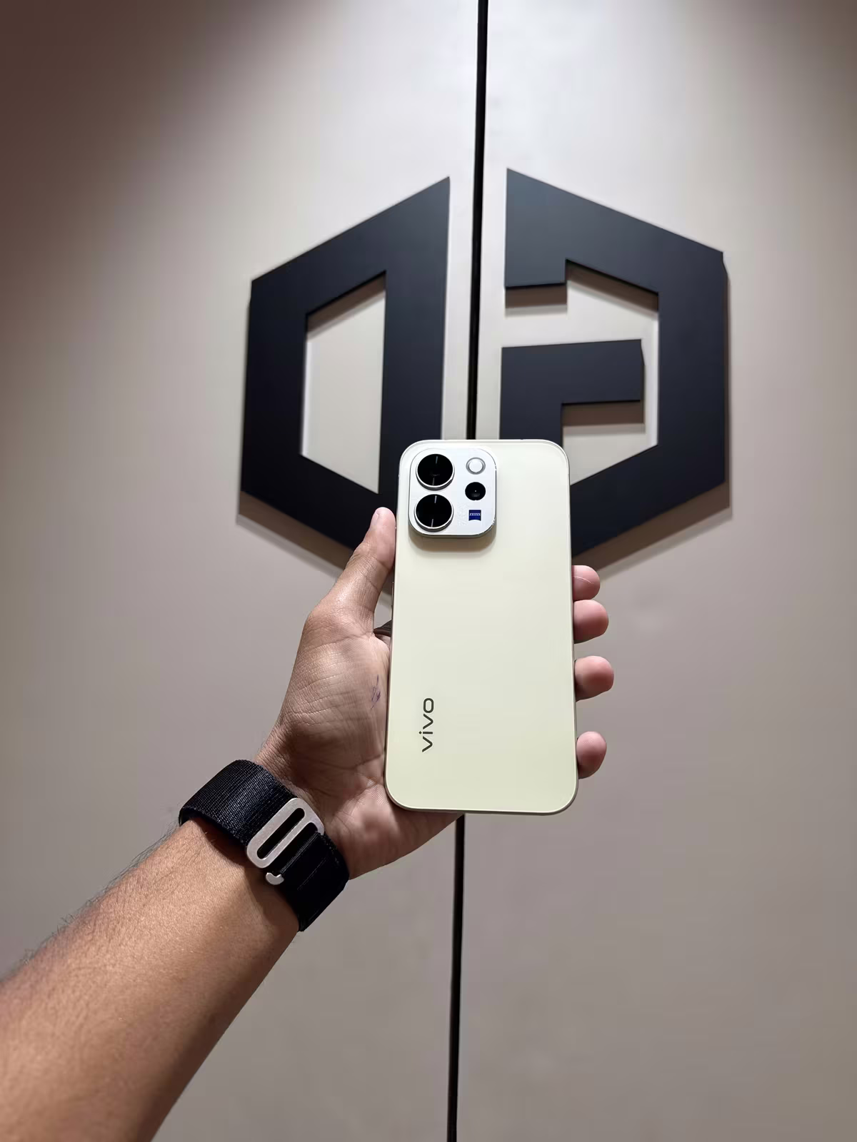 Vivo V70 8Gb-256Gb Lemon Yellow