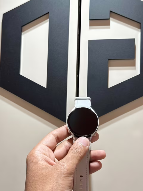 Samsung Watch 6 Gps+Lte Silver (Demo Unit) - (Dot On Display))