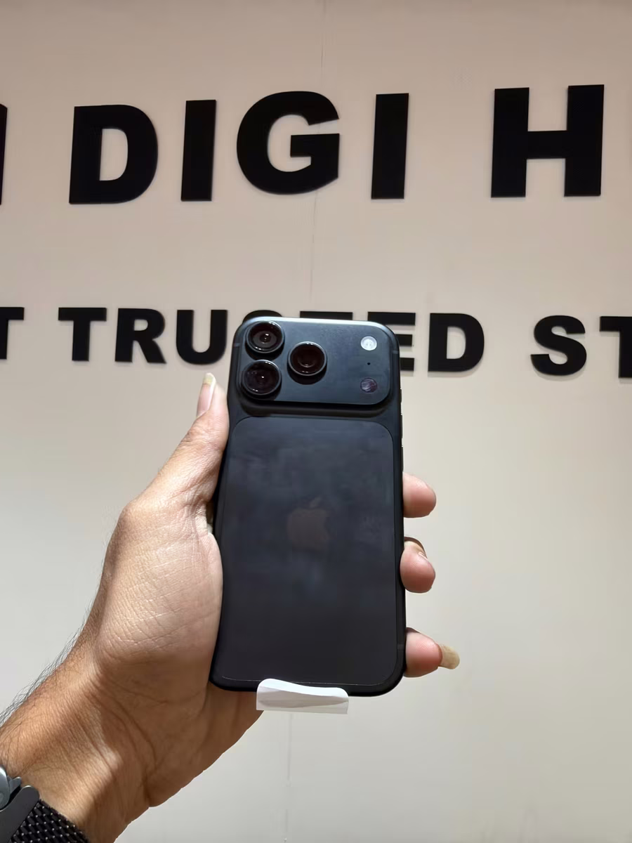 iPhone 18 Pro Black, front