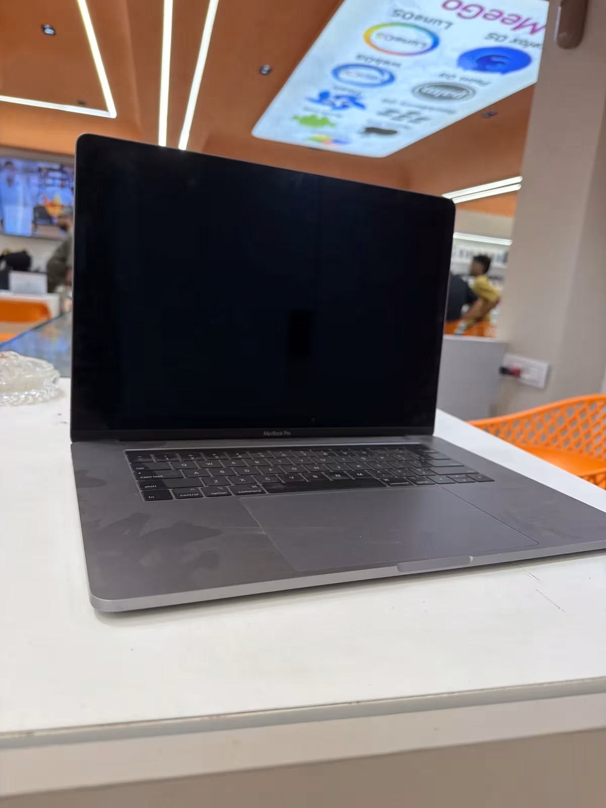 Macbook Pro 2018 15Inch Intel I7 Sliver 16 256 Gb Ssd 3 Months Gnr-Mjg5H 4