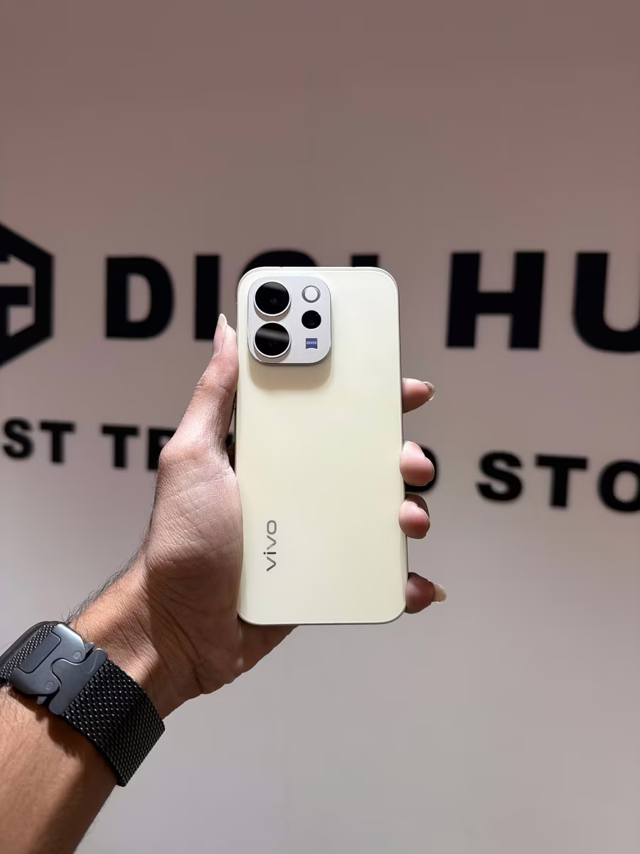 Vivo V70 Yellow, front