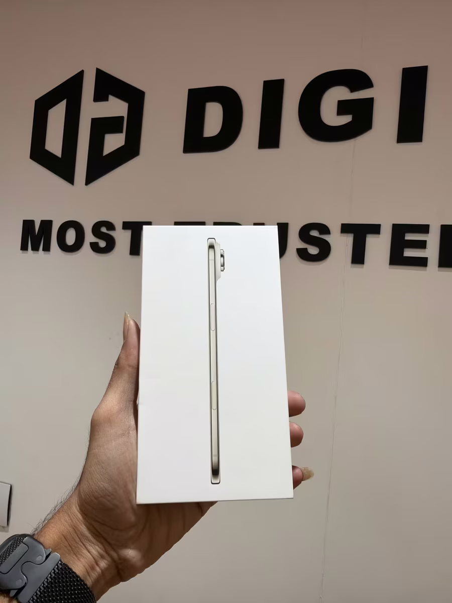 iPhone 17 Air 256 Gold Gold, front