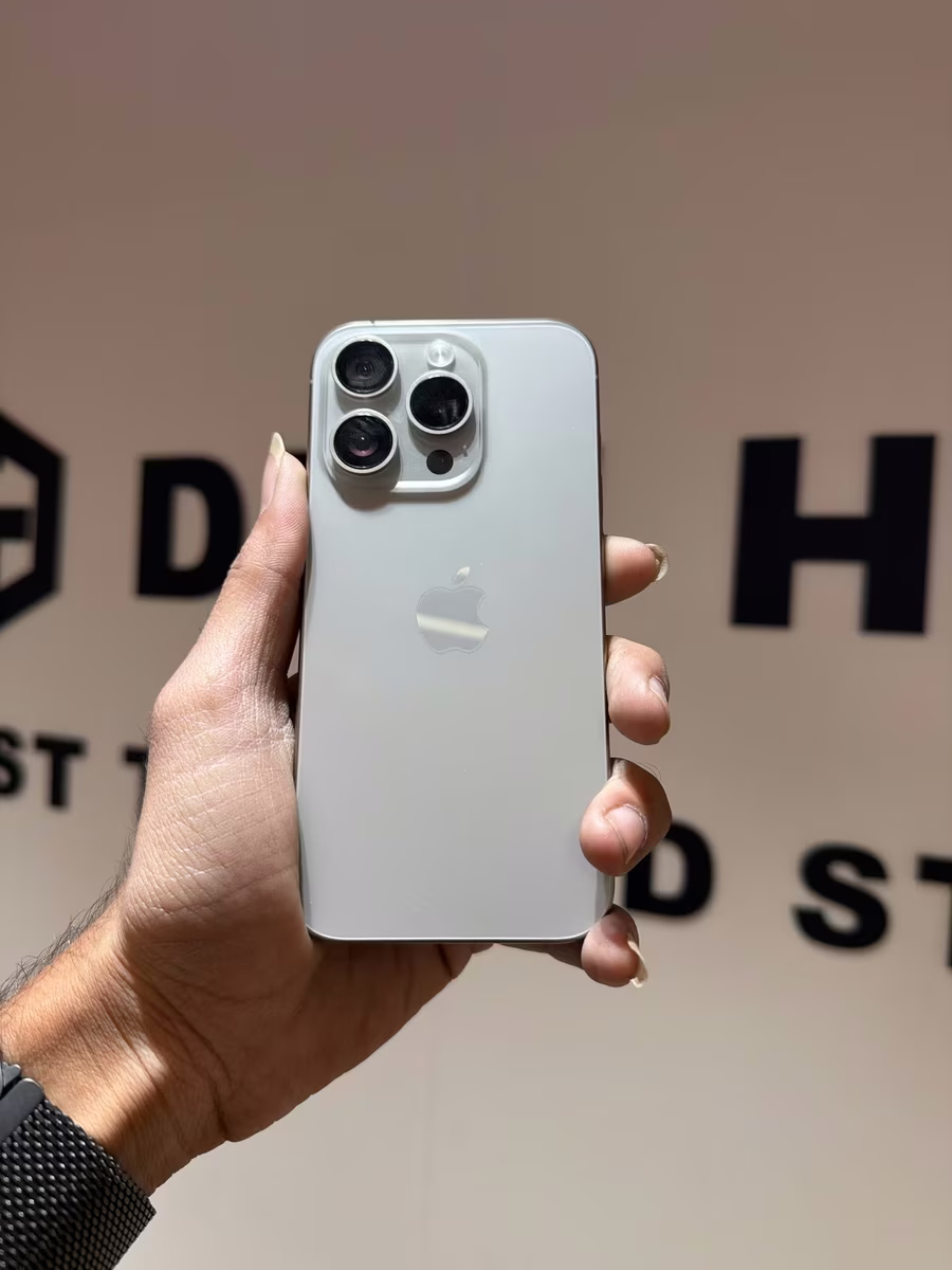 iPhone 15 Pro Natural, front