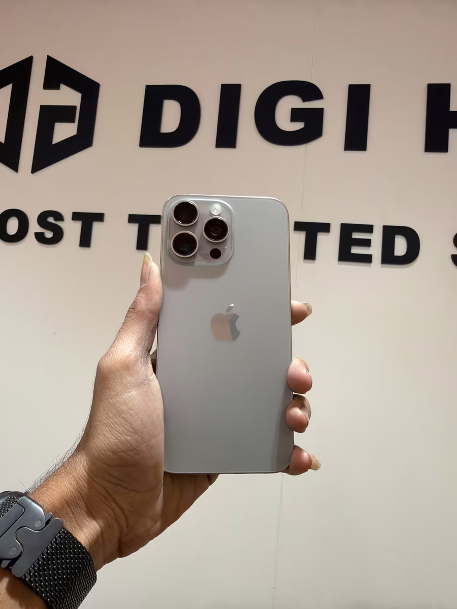 iPhone 15 Pro Max Natural Titanium, front
