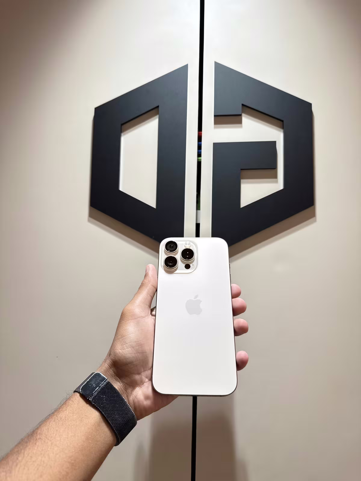 I Phon 16 Pro Max Desert Titanium