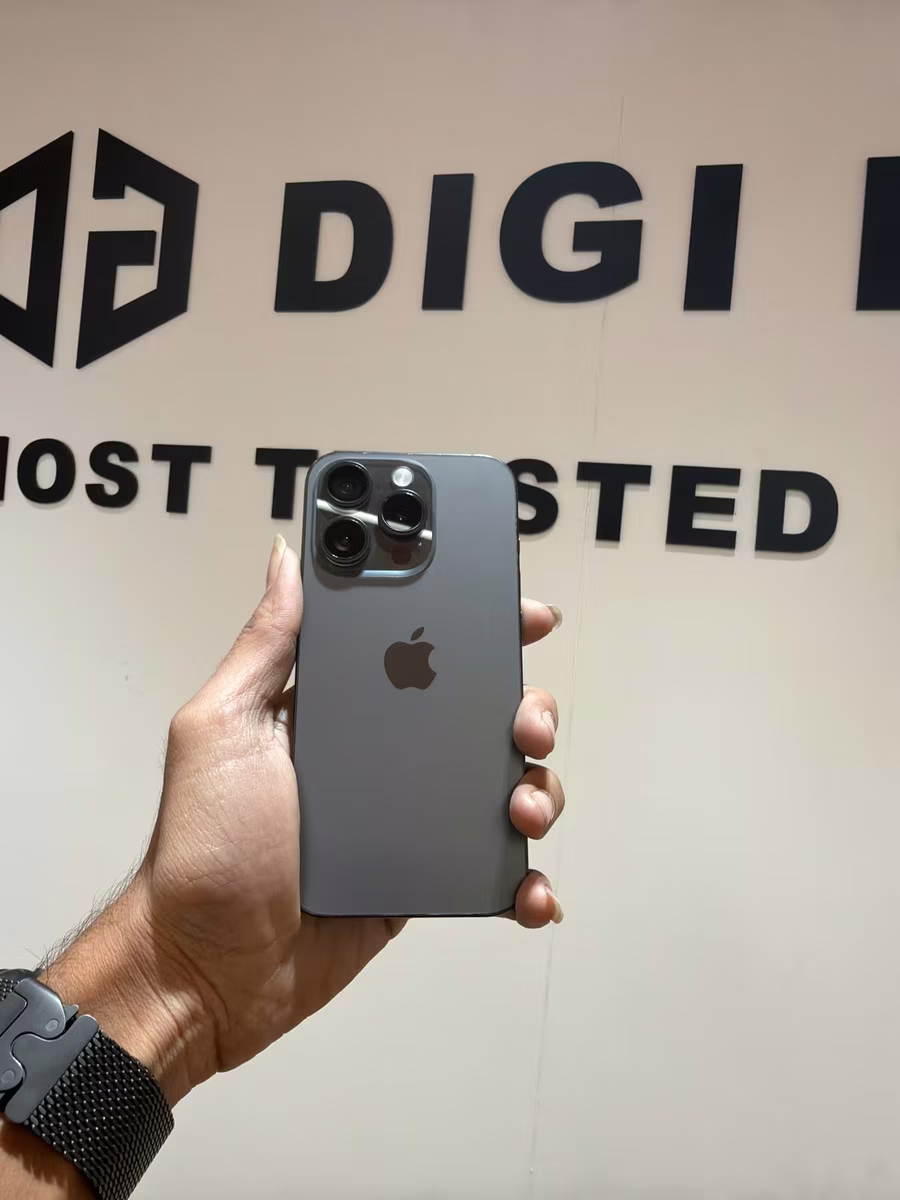 iPhone 15 Pro Black, front
