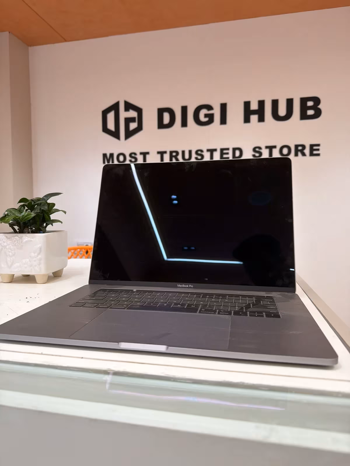 Macbook Pro 2018 15Inch Intel I7 Sliver 16 256 Gb Ssd 3 Months Gnr-Mjg5H