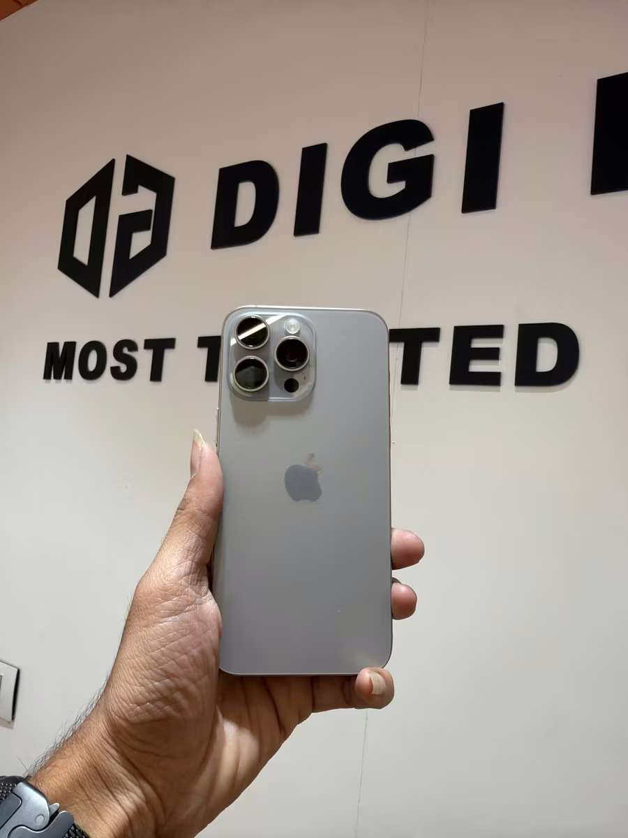 iPhone 15 Pro Max Natural Titanium, front
