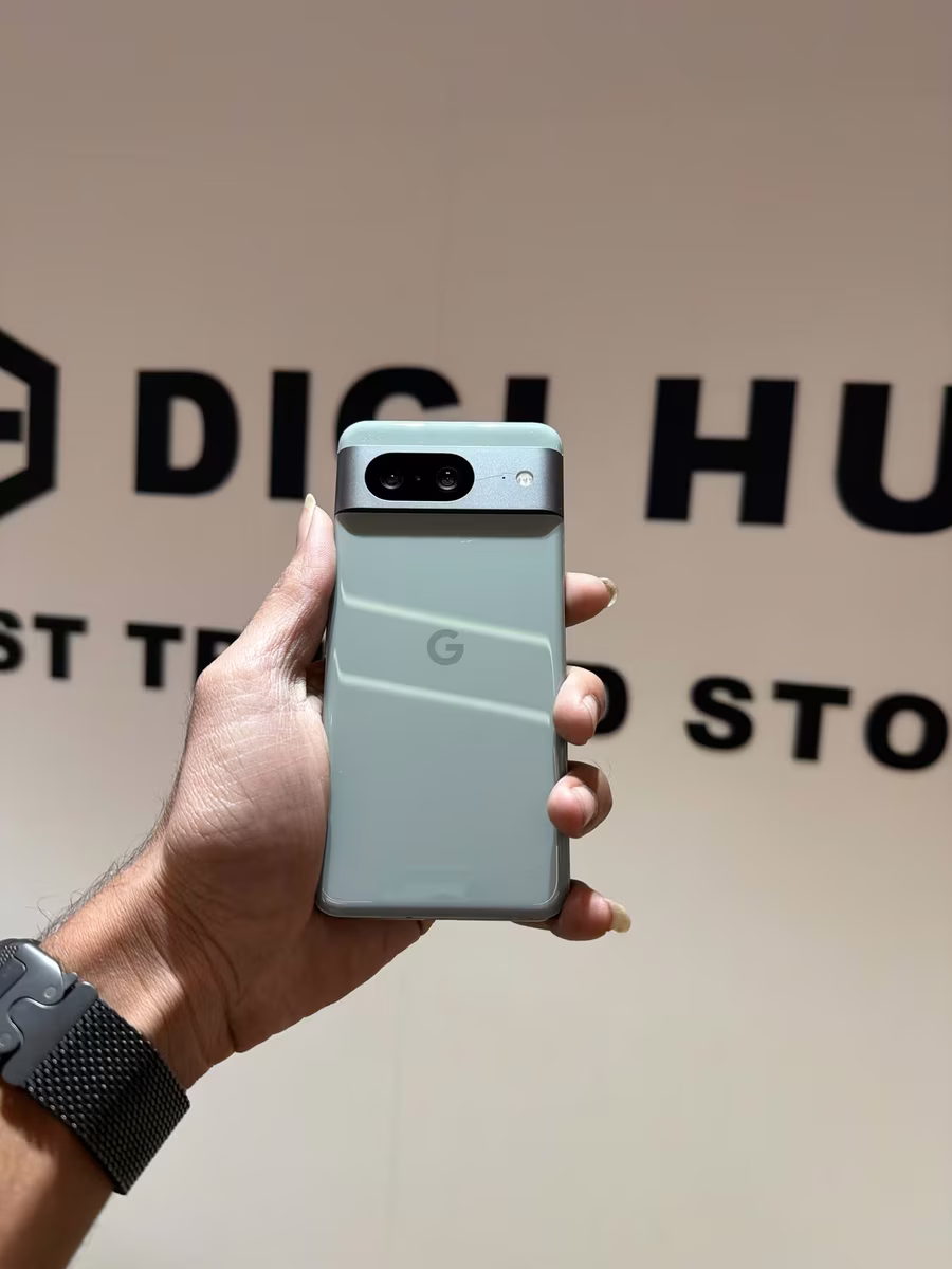 Google Pixel 8 Hazal, front