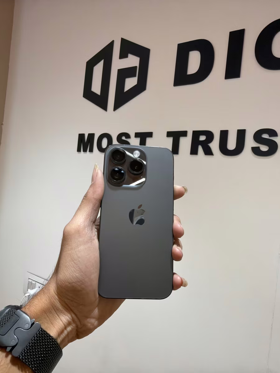 iPhone 15 Pro Black, front