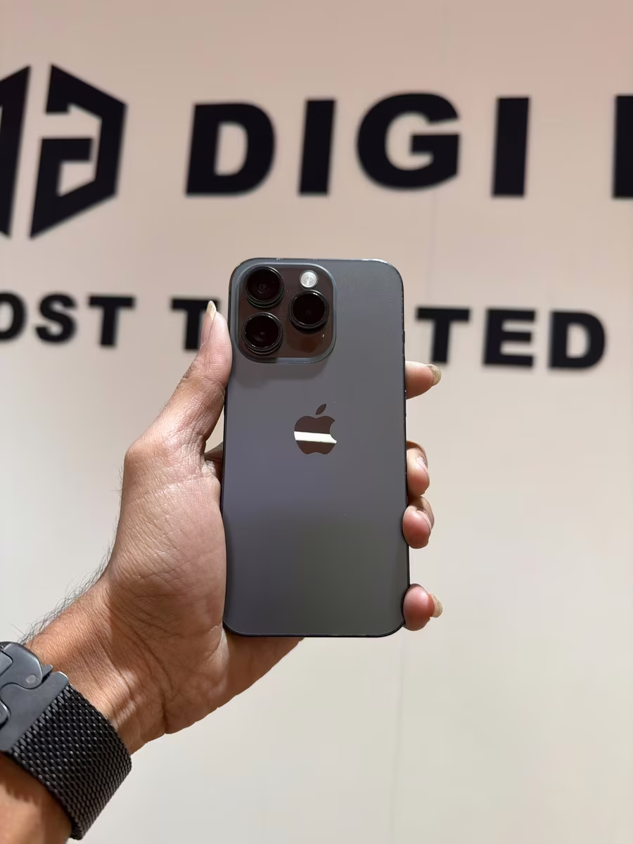 iPhone 15 Pro Black, front